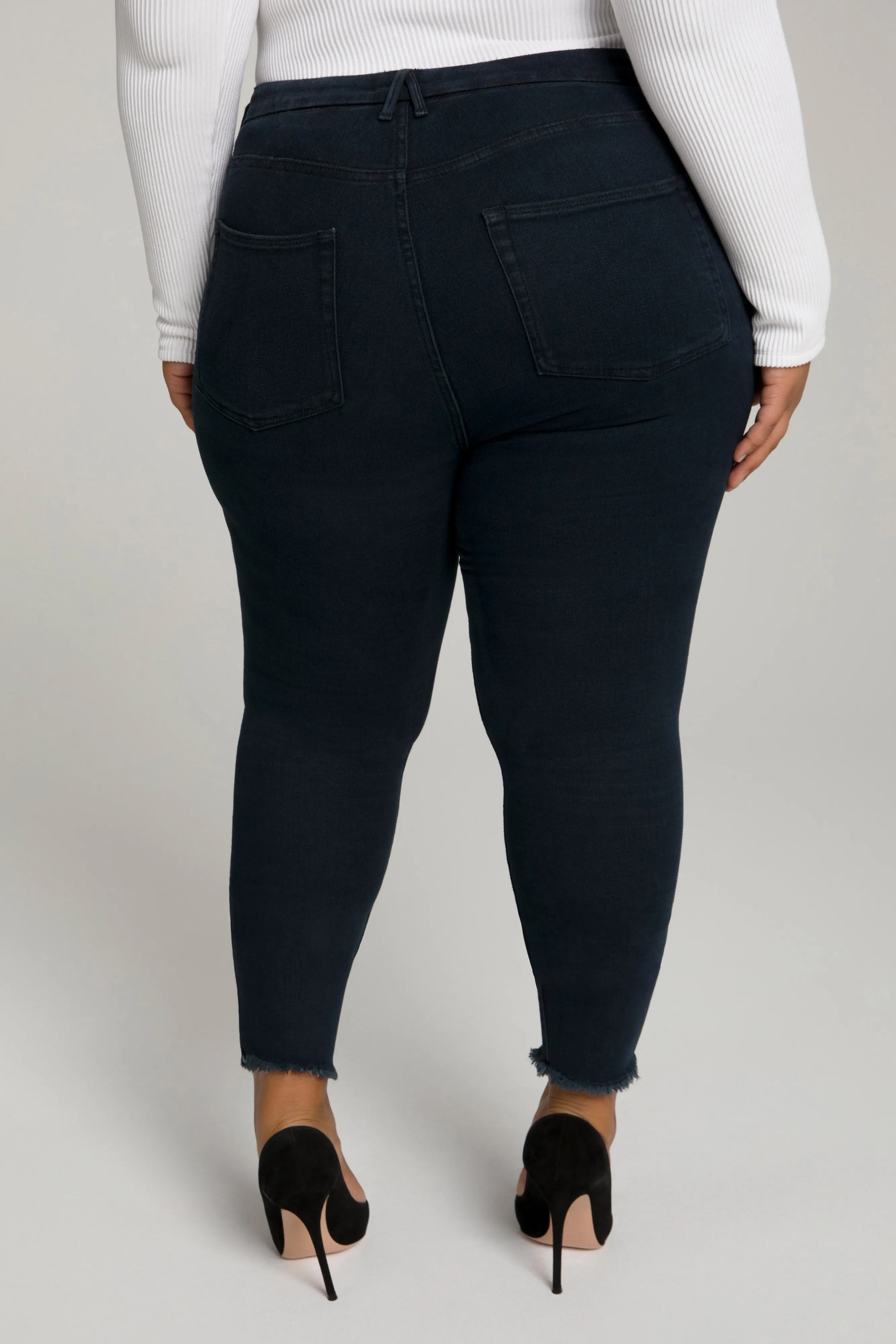 GOOD LEGS CROP FRAY HEM | BLACK094
