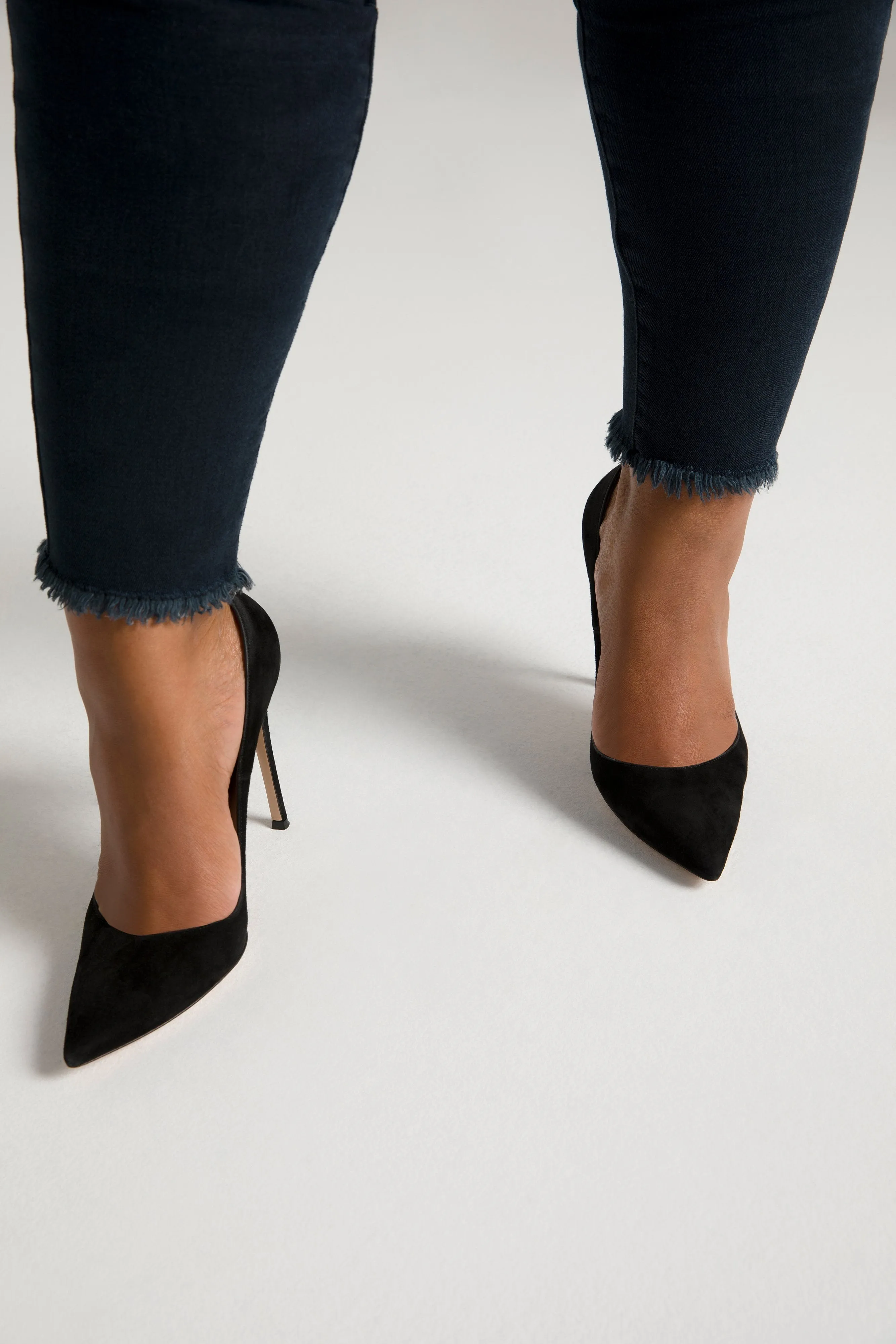 GOOD LEGS CROP FRAY HEM | BLACK094