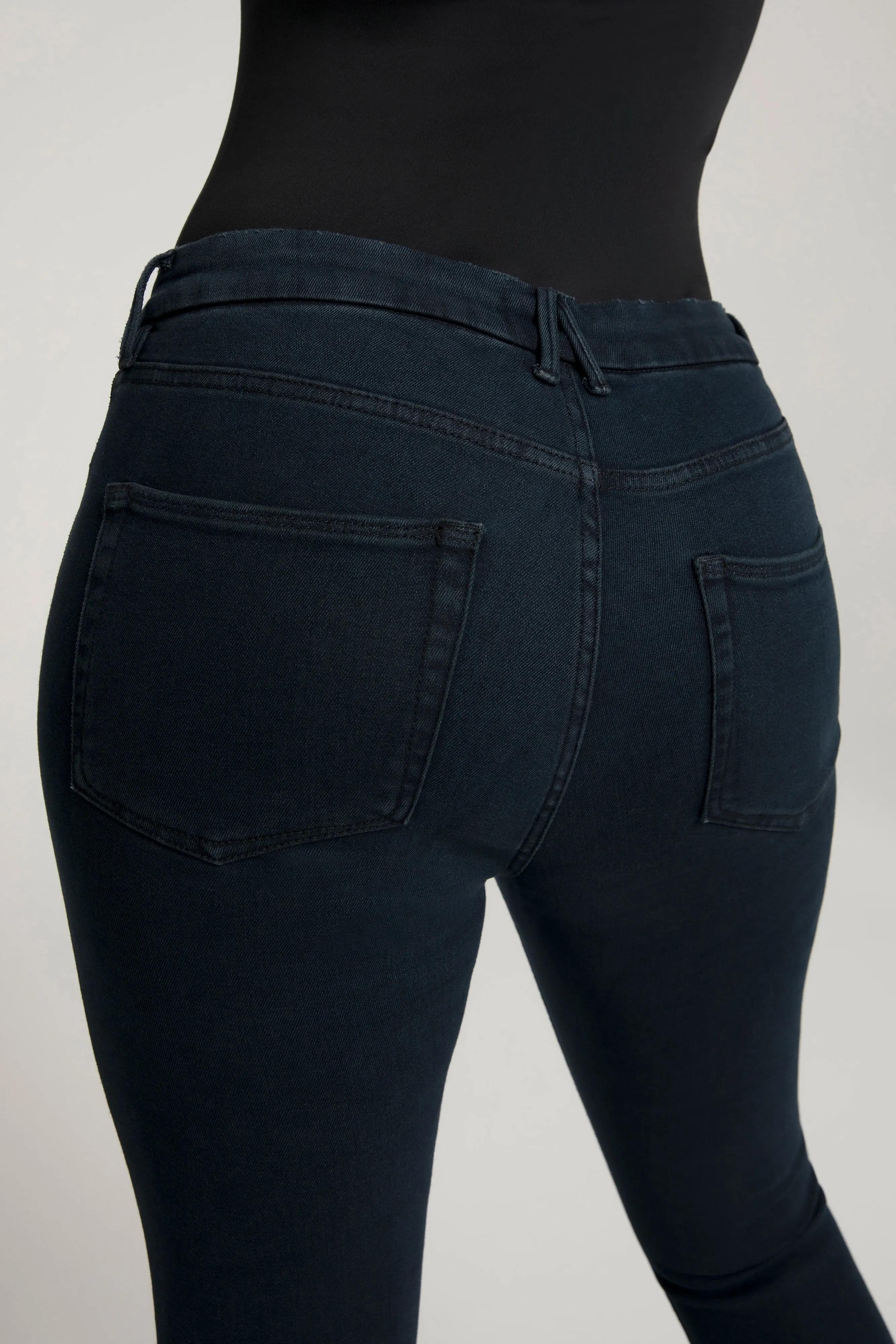 GOOD LEGS CROP FRAY HEM | BLACK094
