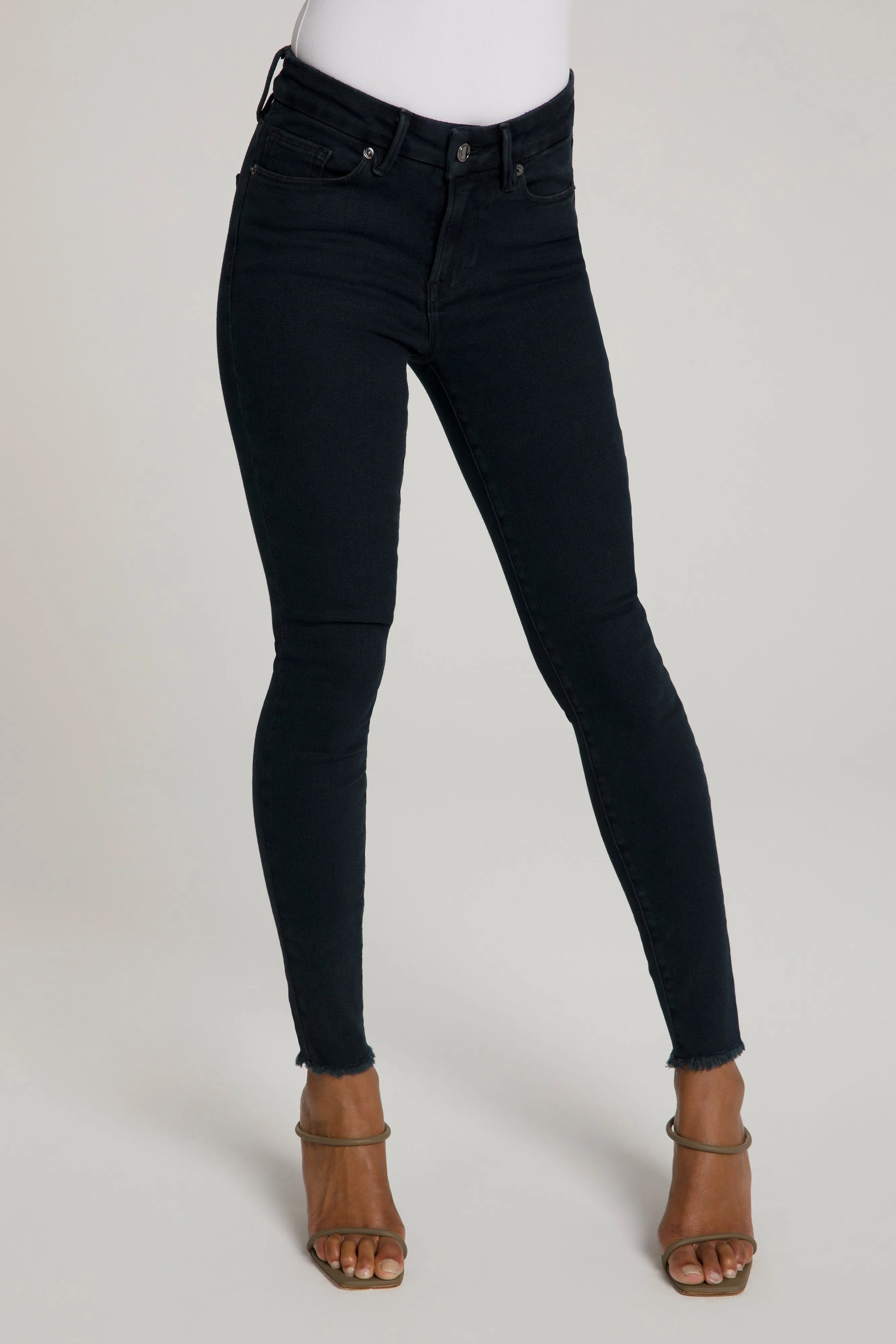 GOOD LEGS CROP FRAY HEM | BLACK094