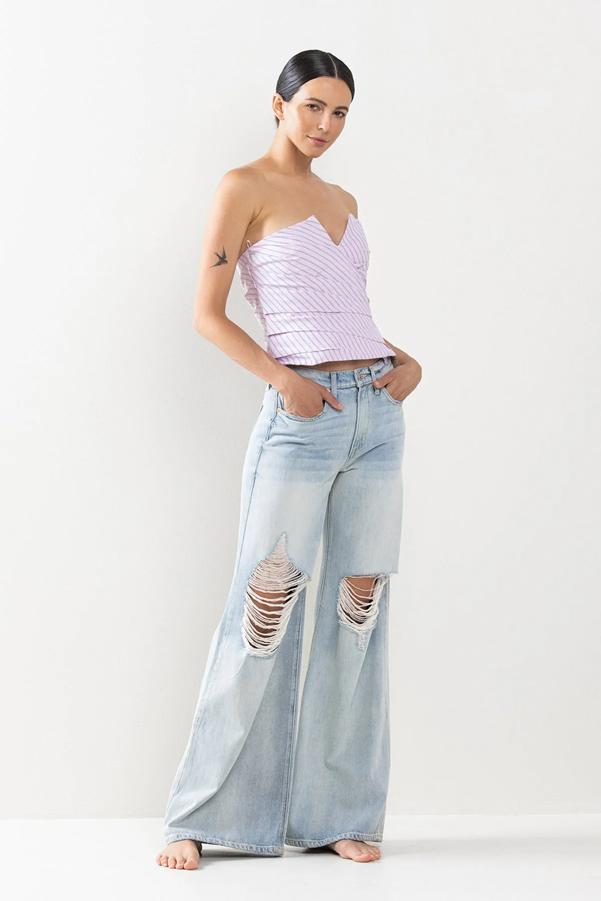 HIGH RISE EXTREME FLARE JEANS WITH KNEE DISTRESSING IN LIGHT WASH   /  SP-P12024
