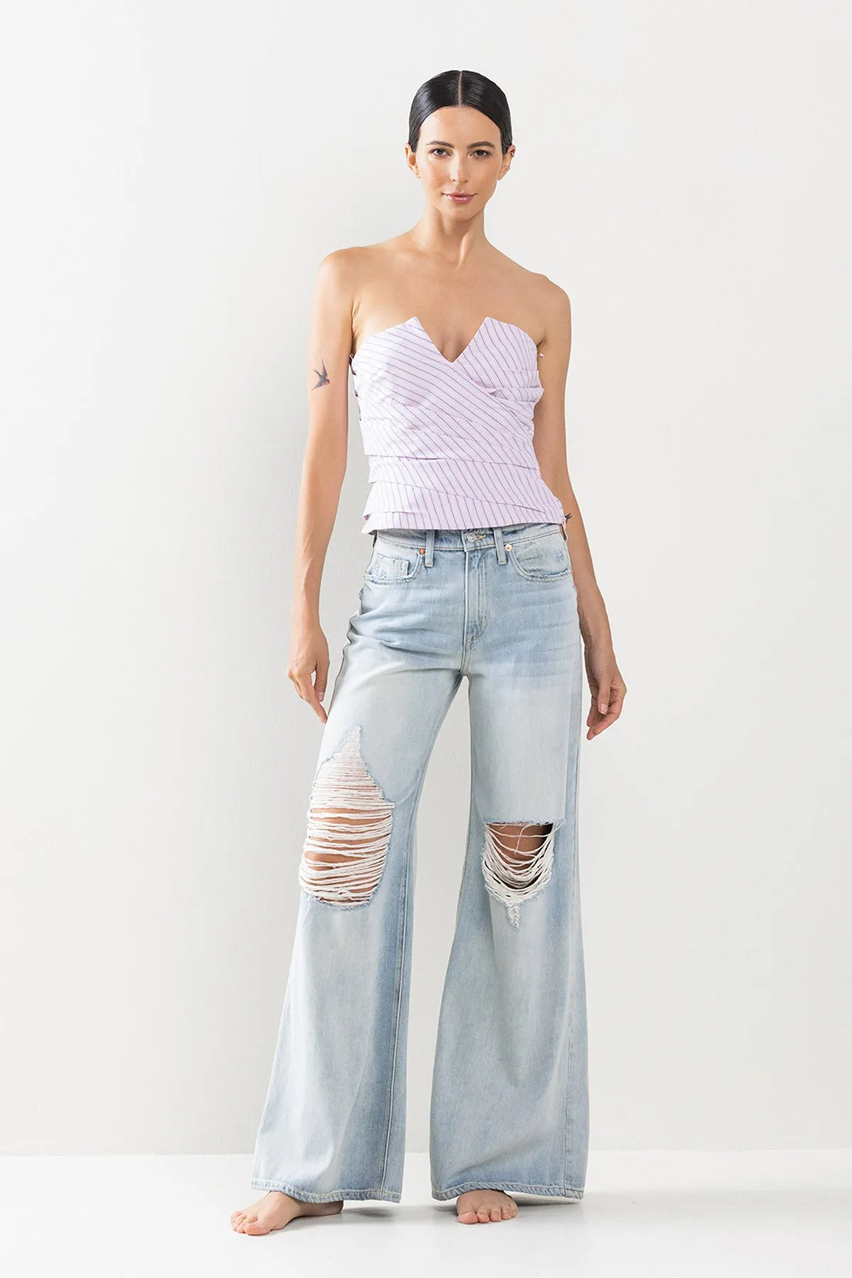 HIGH RISE EXTREME FLARE JEANS WITH KNEE DISTRESSING IN LIGHT WASH   /  SP-P12024