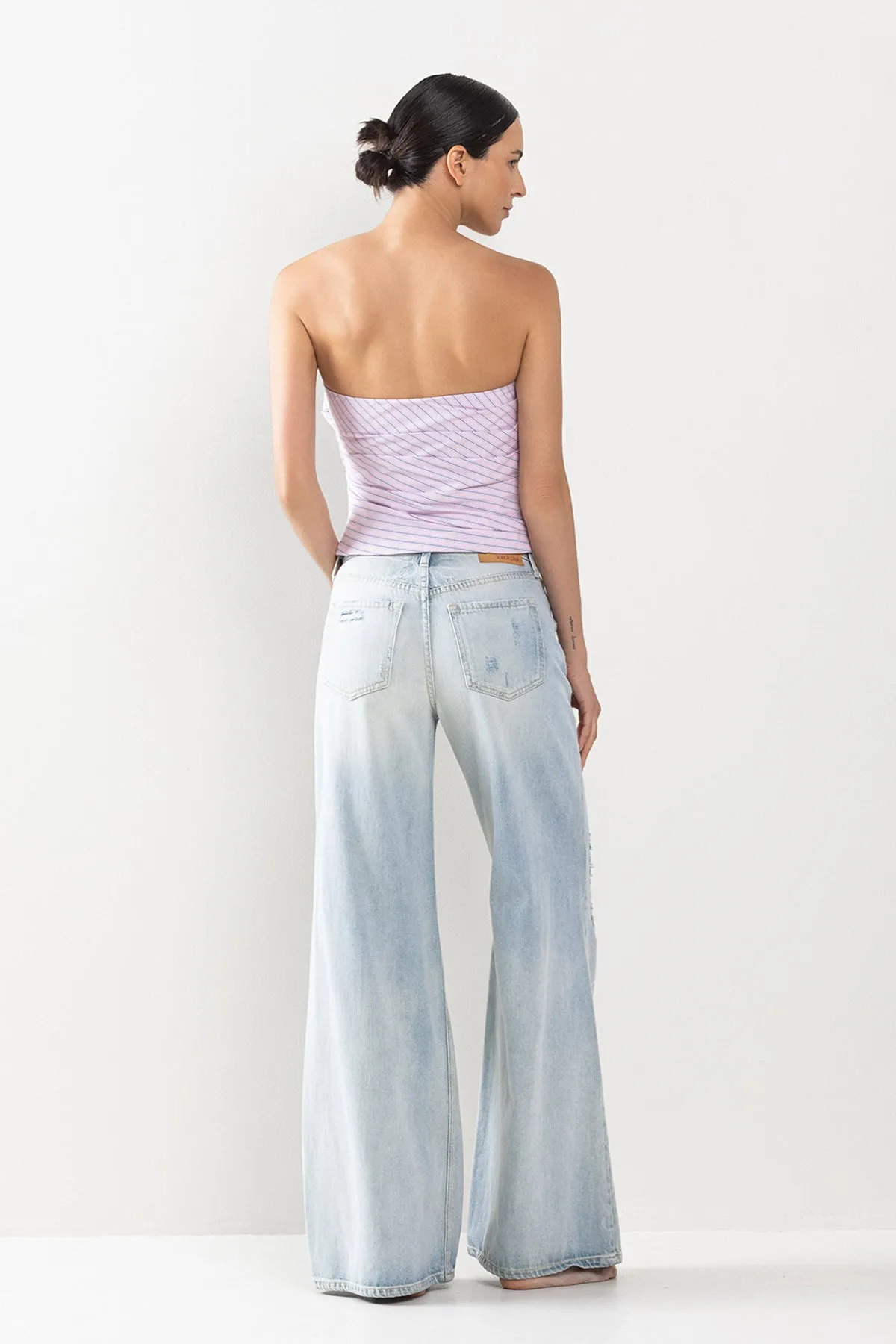 HIGH RISE EXTREME FLARE JEANS WITH KNEE DISTRESSING IN LIGHT WASH   /  SP-P12024