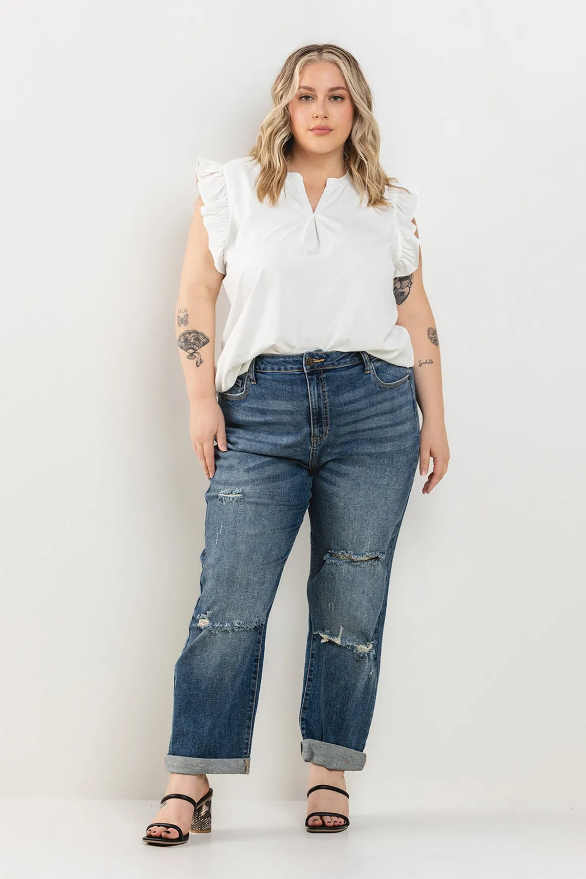 PLUS SIZE* HIGH RISE BOYFRIEND JEANS WITH KNEE DESTRUCTION / SP-P11552-PL