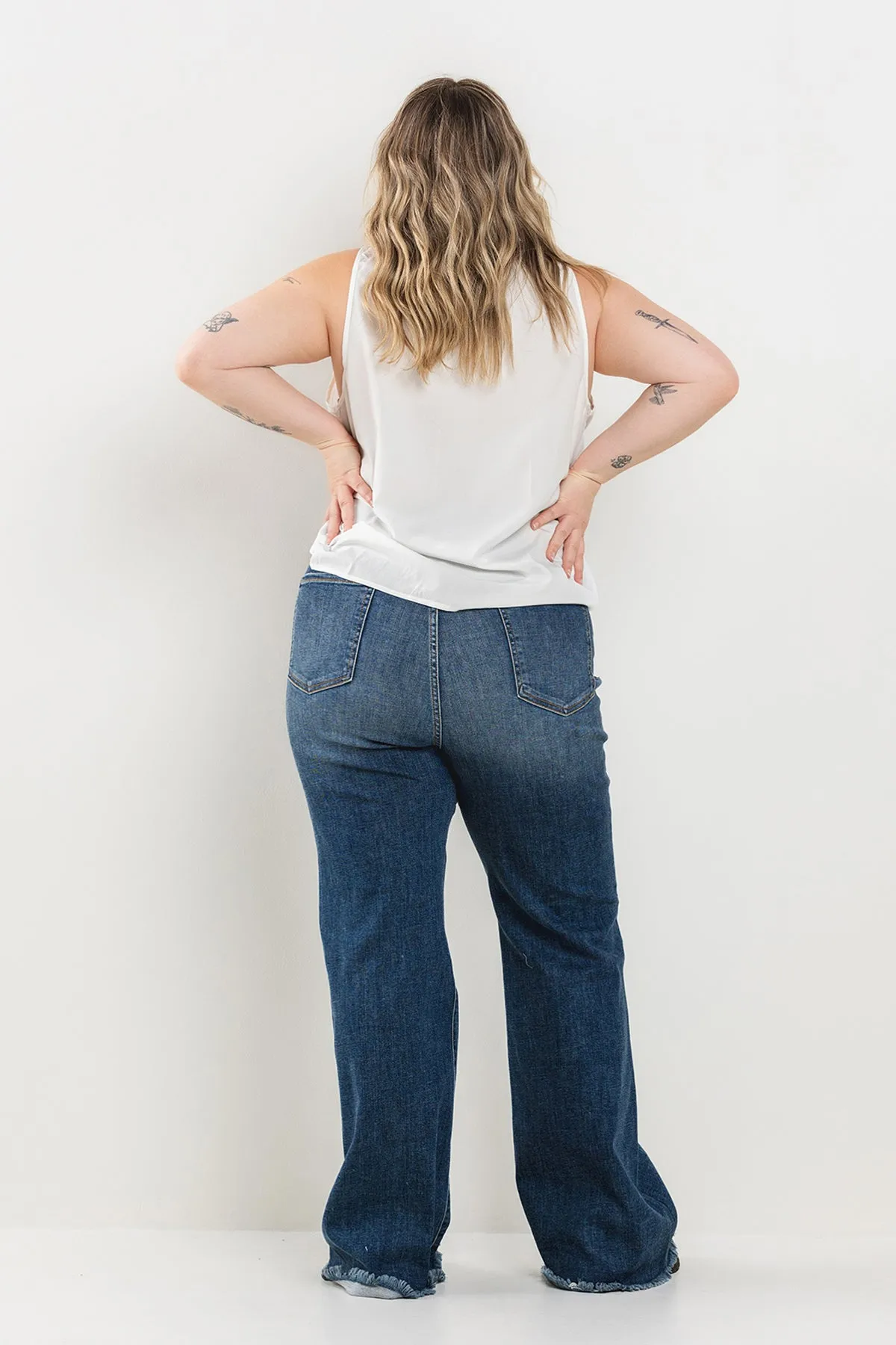 PLUS SIZE* HIGH RISE FLARE JEANS WITH FRAY HEM  / SP-P12176-PL