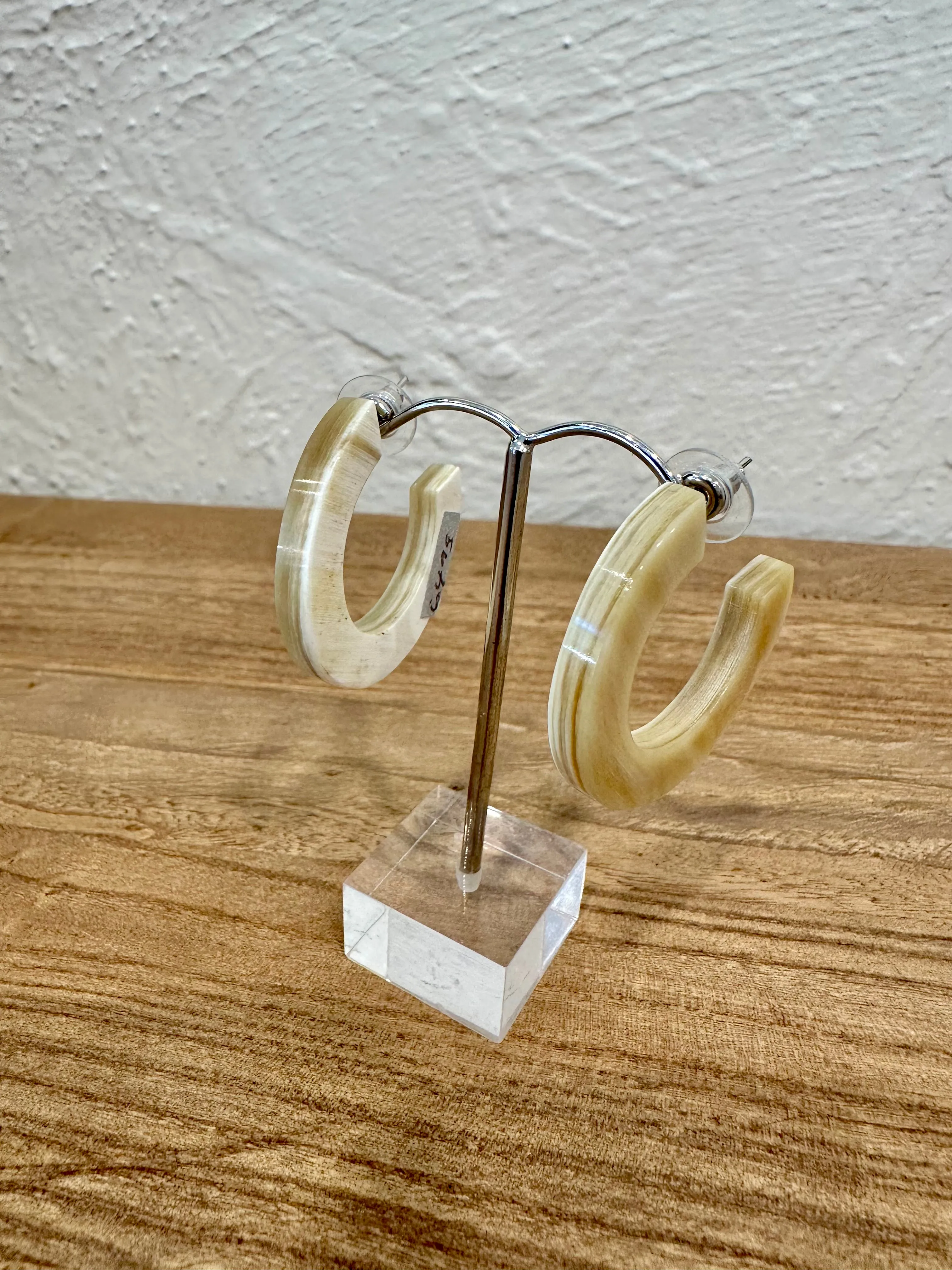 Soyang Paris Light White Horn Square Edge Hoop Earring