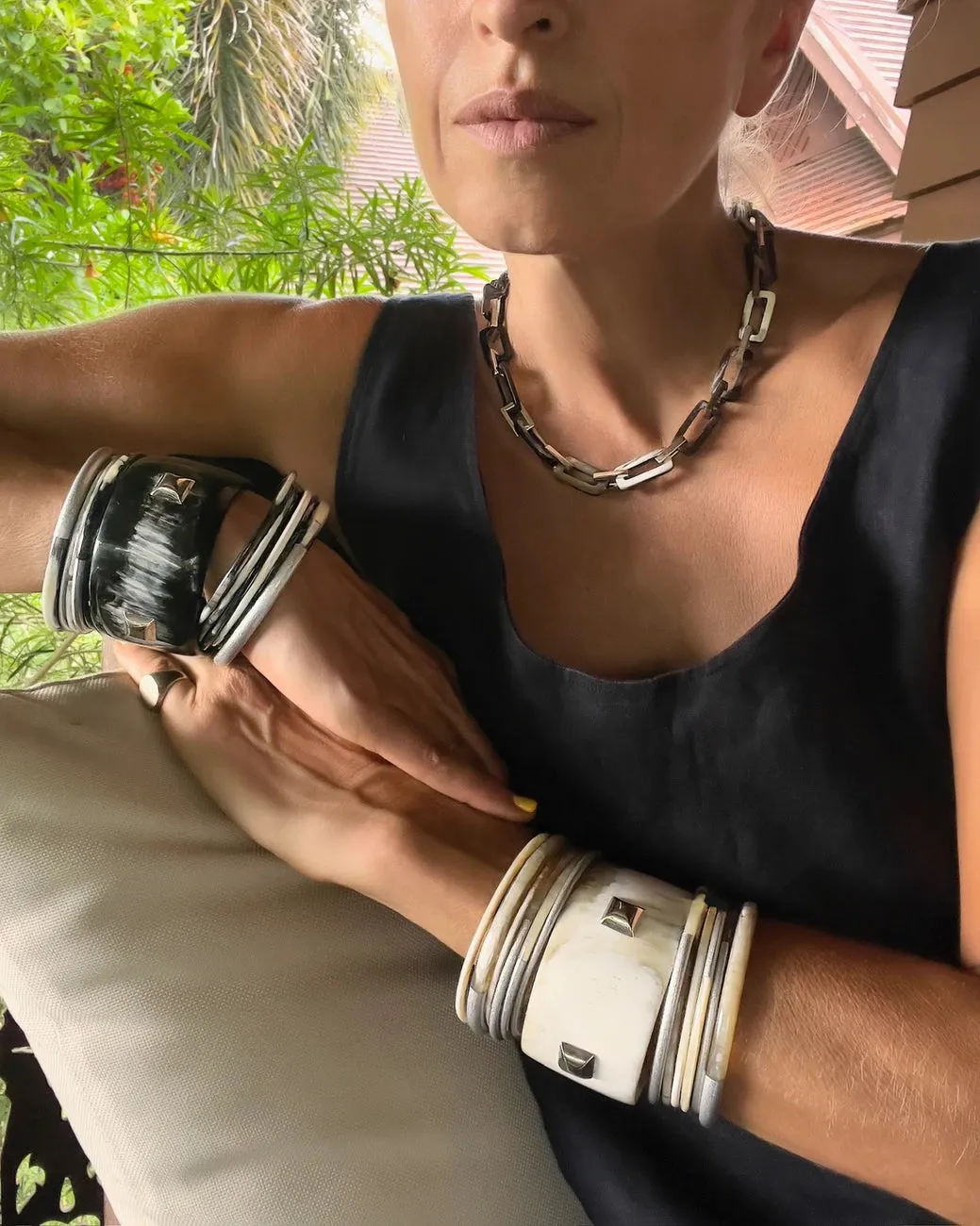 Soyang Paris Square Edge Light Horn Bangle