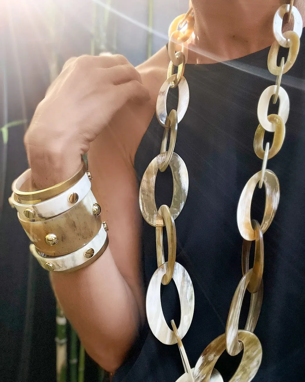 Soyang Paris Square Edge Light Horn Bangle
