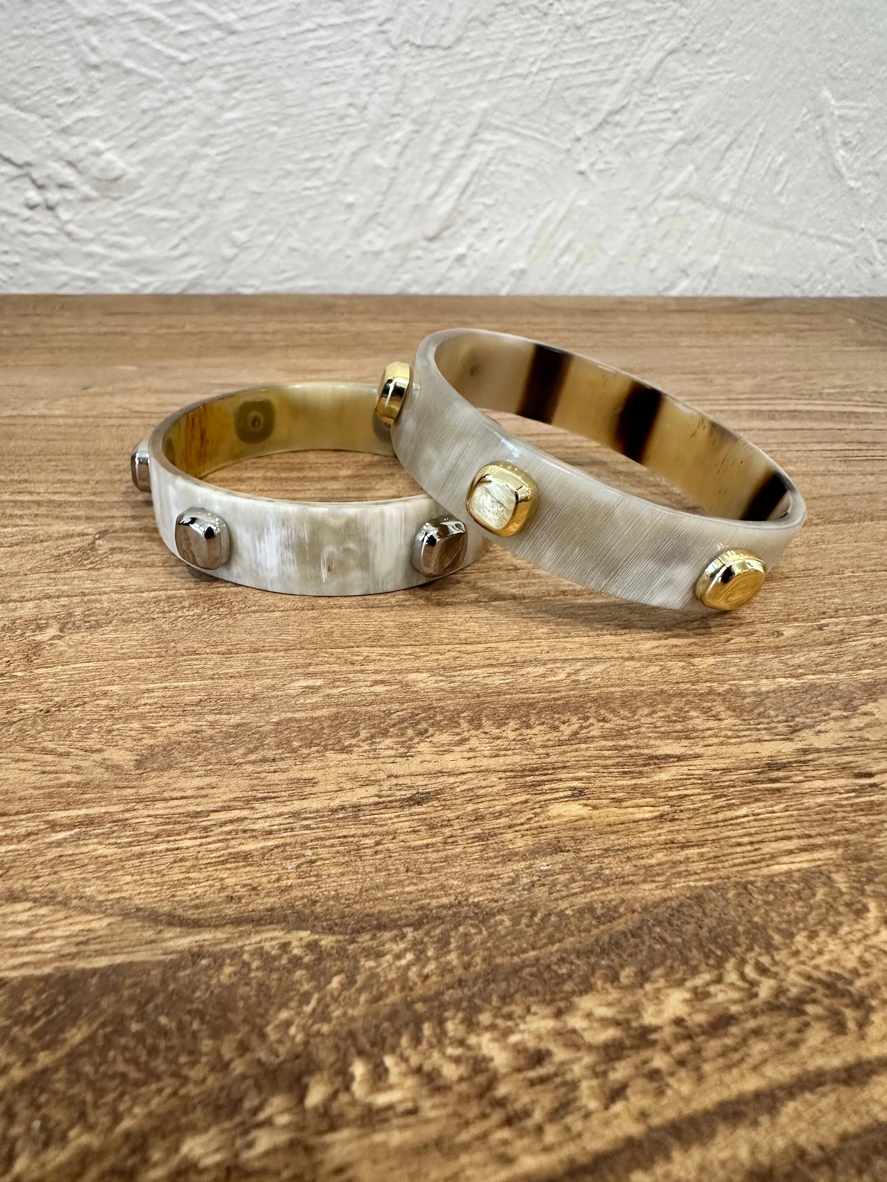 Soyang Paris Square Edge Light Horn Bangle